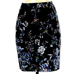 ❤️‍🔥3/$25❤️‍🔥White House Black Market Floral Boho Skirt